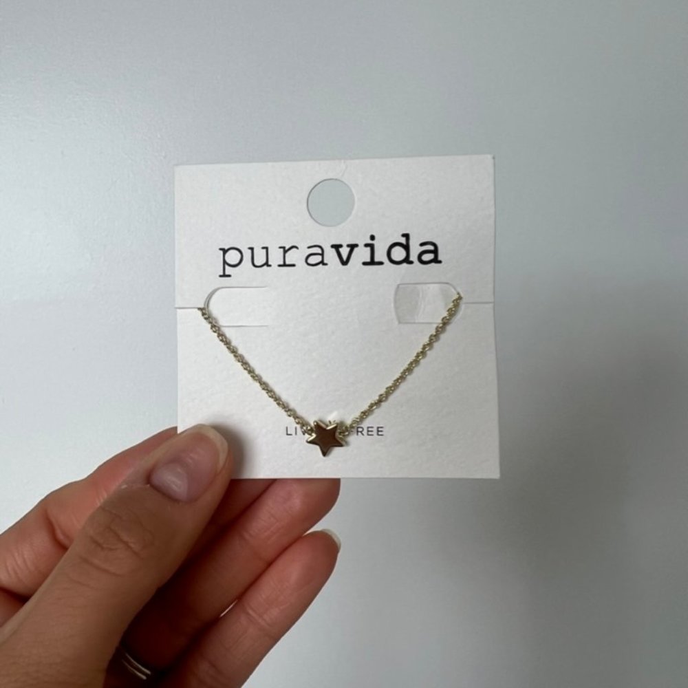 star necklace from pura vida